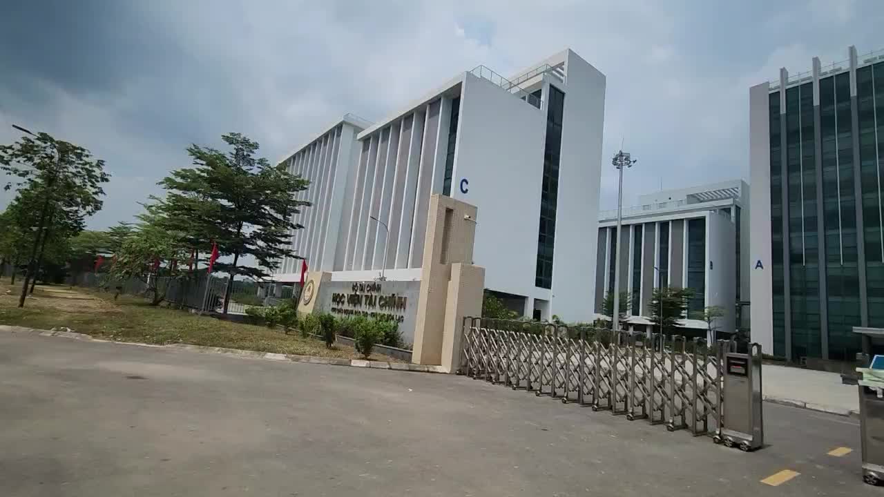 Trung tâm Tân Xã, cách hồ 300m, ôtô tránh, đối diện đại học Fpt, đại học quốc gia, ngay tuyến metro 5, 125m2