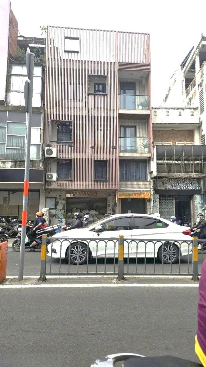 Cho thuê tầng trệt mặt tiền đường Hai Bà Trưng, phường Võ Thị Sáu, quận 3