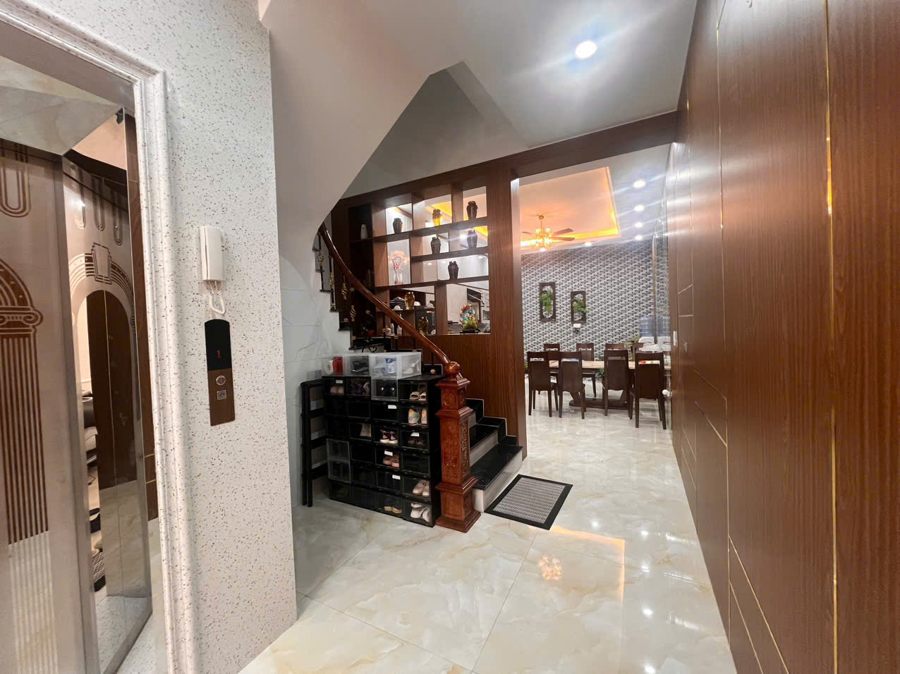 Bán nhà chính chủ diện tích 92m2, 6 tầng tại Ngọc Thụy, Bồ Đề, Long Biên, gara ô tô 7 chỗ, thang máy 24 tỷ