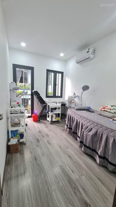 Chủ nhà định cư, cần bán gấp nhà đường Cách Mạng Tháng Tám, giá lỗ