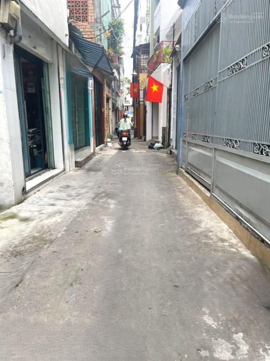 Chủ nhà định cư, cần bán gấp nhà đường Cách Mạng Tháng Tám, giá lỗ