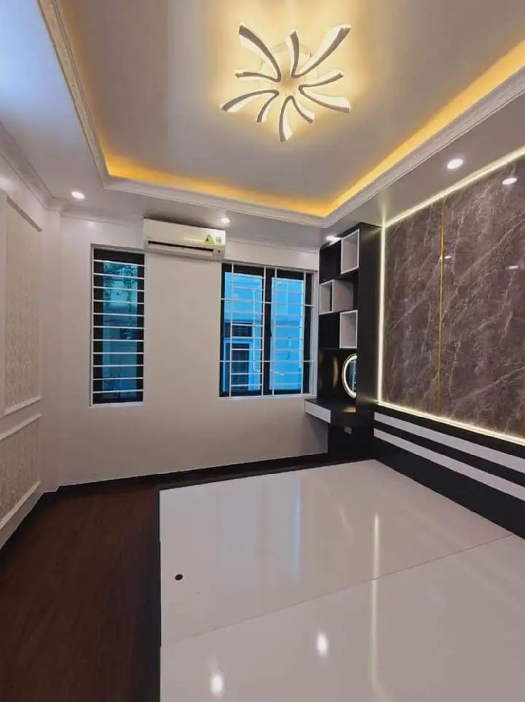 Bán nhà mới An Khánh, Vinsmart City, Lê Trọng Tấn 33m, 5 tầng, 3 phòng ngủ, gần đường lớn