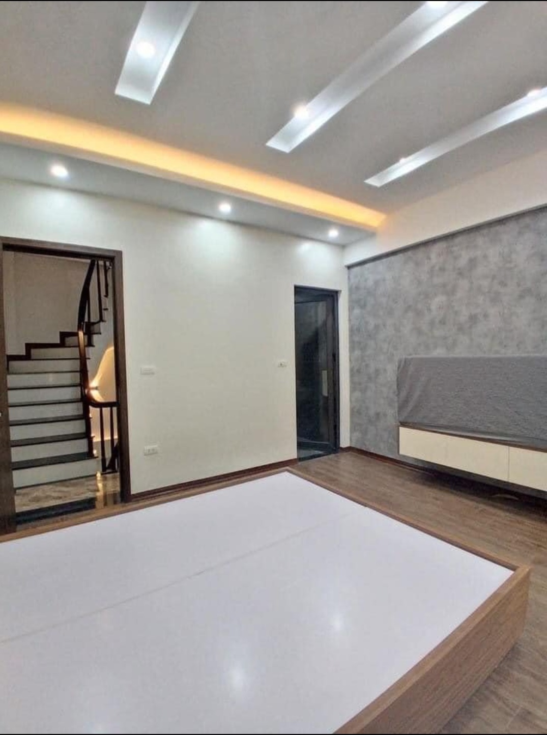 Bán nhà mới An Khánh, Vinsmart City, Lê Trọng Tấn 33m, 5 tầng, 3 phòng ngủ, gần đường lớn