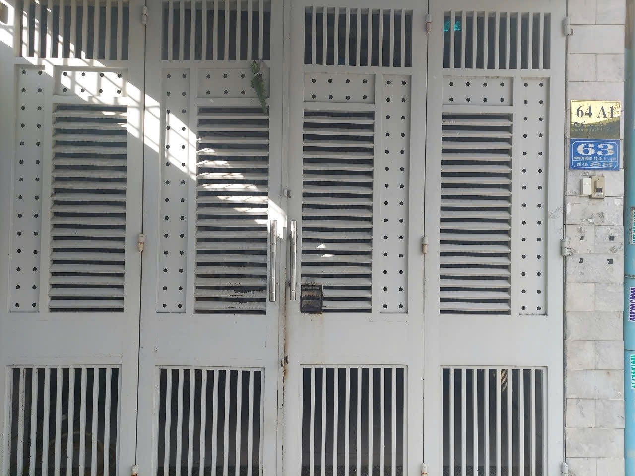 Căn hộ dịch vụ dòng tiền khoán ổn định 35 triệu/tháng, nhà 5 tầng 9 phòng, mặt tiền Nguyên Hồng giá 12,6 tỷ