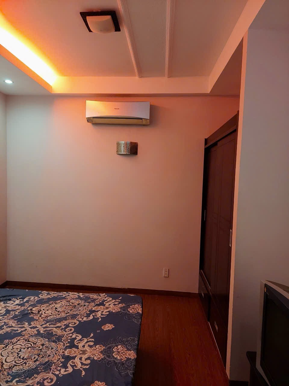 Căn hộ dịch vụ dòng tiền khoán ổn định 35 triệu/tháng, nhà 5 tầng 9 phòng, mặt tiền Nguyên Hồng giá 12,6 tỷ