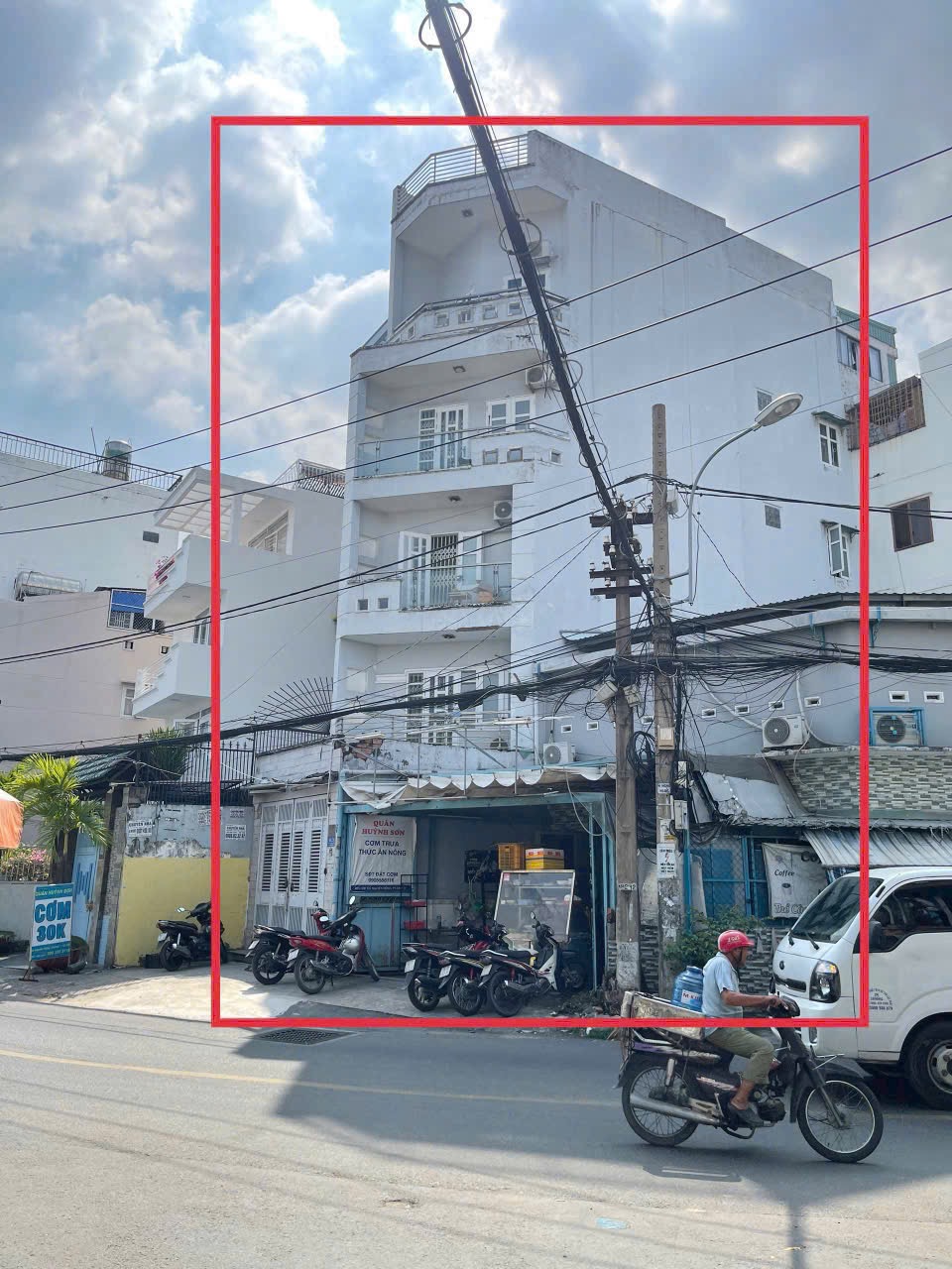 Căn hộ dịch vụ dòng tiền khoán ổn định 35 triệu/tháng, nhà 5 tầng 9 phòng, mặt tiền Nguyên Hồng giá 12,6 tỷ