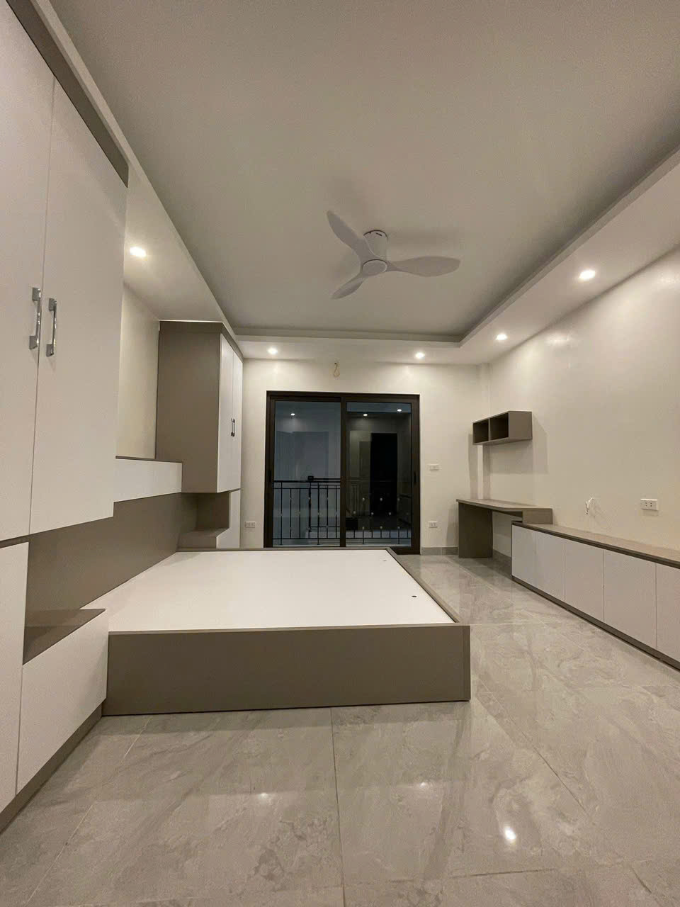 Cho thuê nhà 100 Nguyễn Văn Viên, Vĩnh Tuy, Hai Bà Trưng 30m2, 5 tầng, giá 15,5 triệu xây mới