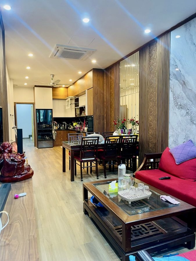 Bán nhà Trung Hoà, Cầu Giấy, phân lô vỉa hè, 5 tầng thang máy, ô tô tránh, kinh doanh tốt