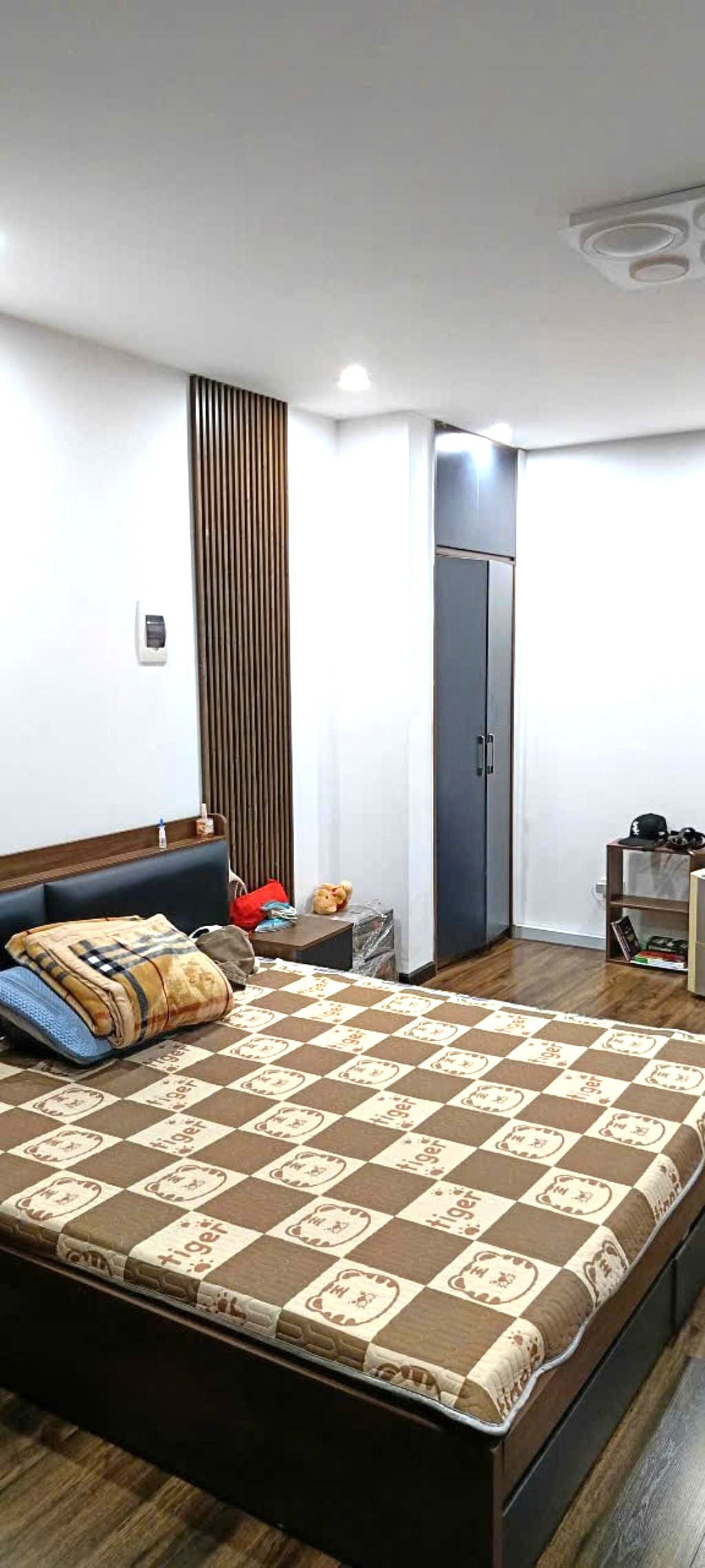 Lô góc 3 thoáng - ngõ thông - nhà đẹp 4 tầng - diện tích rộng - full nội thất - trung tâm Đống Đa - 8,2 tỷ