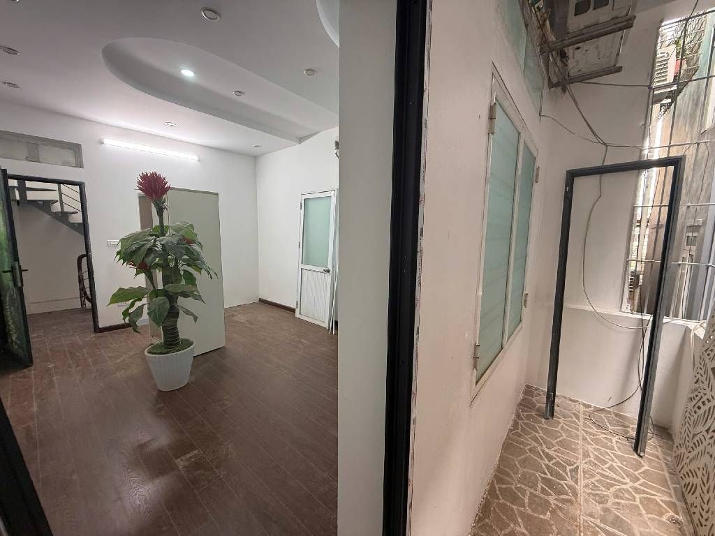 Nhà phố Văn Cao – ngõ nông – vị trí đẹp – nhà đẹp – 30m2 – 4 tầng – 8,8 tỷ