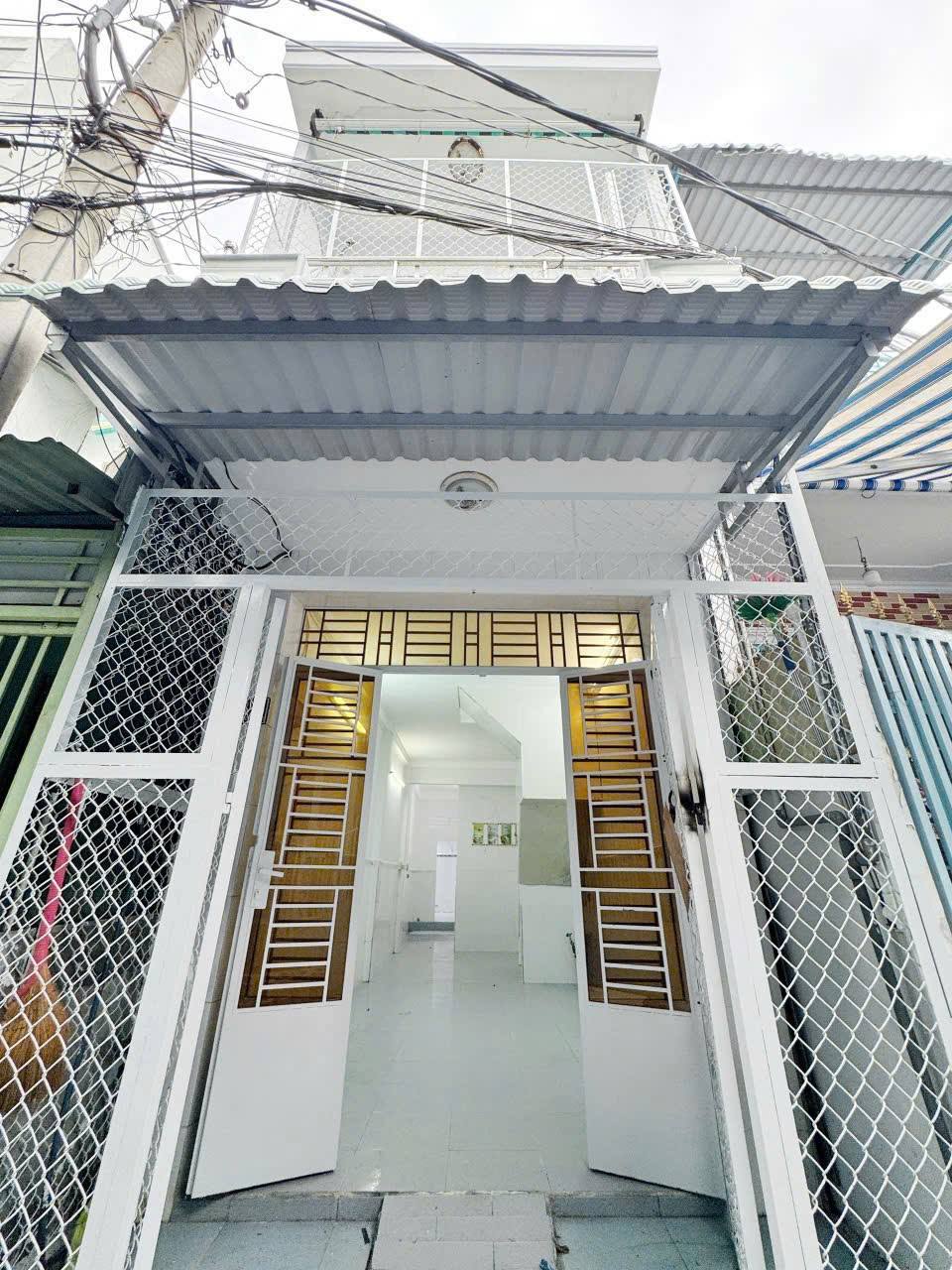 Nhà lầu đúc kế cầu Quang Trung vị trí rất đẹp an ninh giá 1,77 tỷ