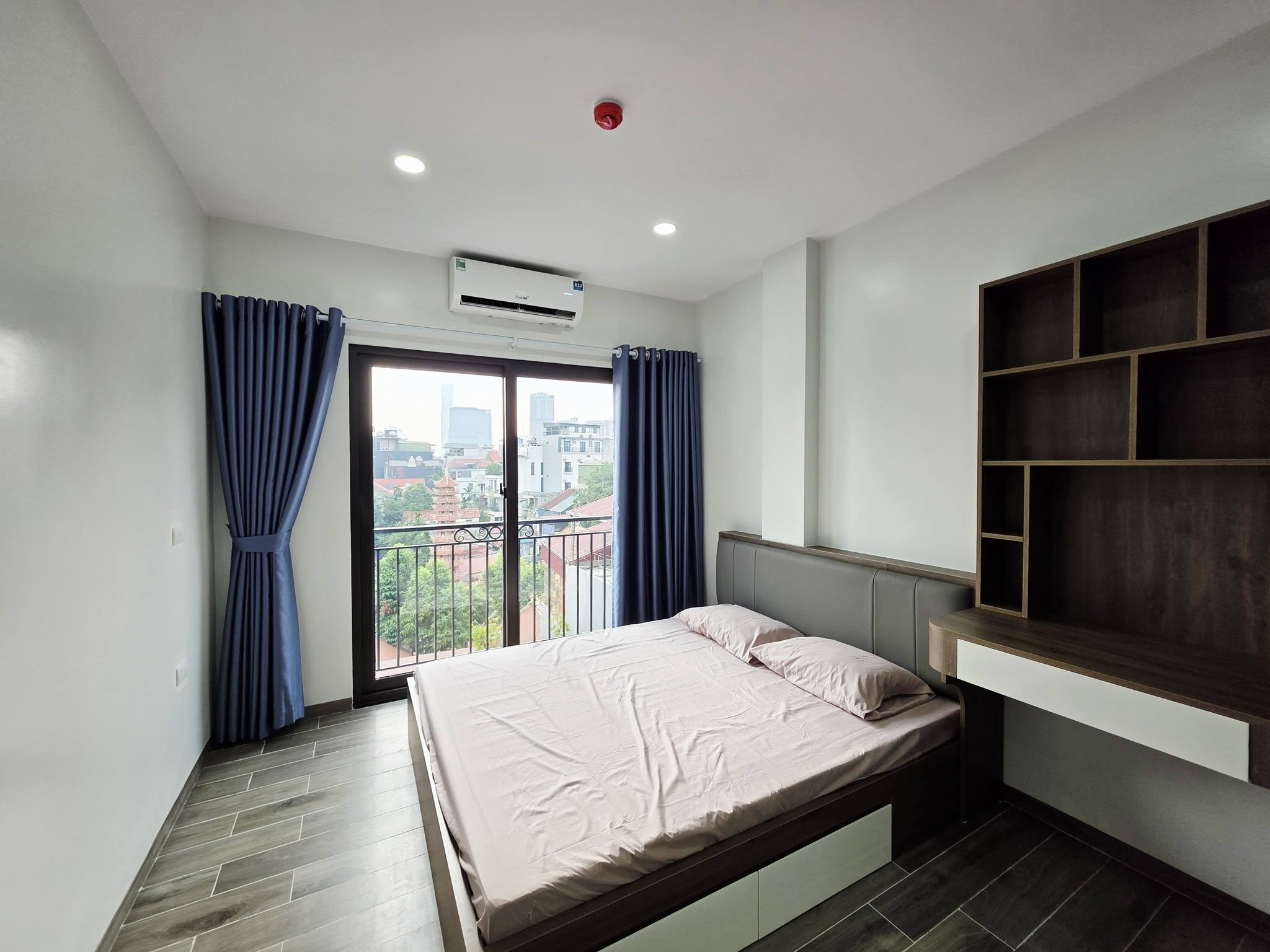 Bán tòa nhà căn hộ dịch vụ đường Nguyễn Khang, 185m2 - 7 tầng - thang máy - 35 phòng khép kín