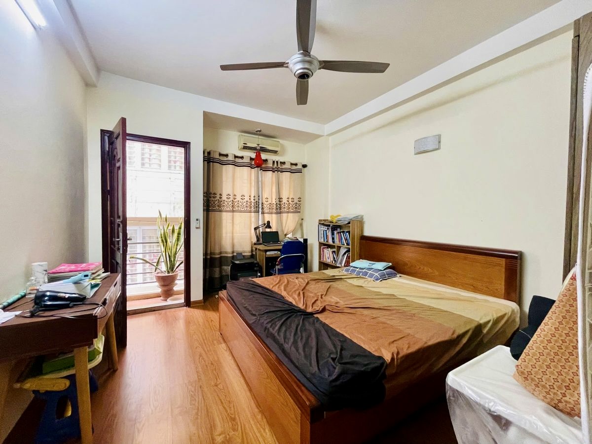 Bán nhà Nguyễn Đình Hoàn, Cầu Giấy, 45m2 x 5 tầng, 6 ngủ, 2 thoáng, ngõ nông, giá 13.99 tỷ