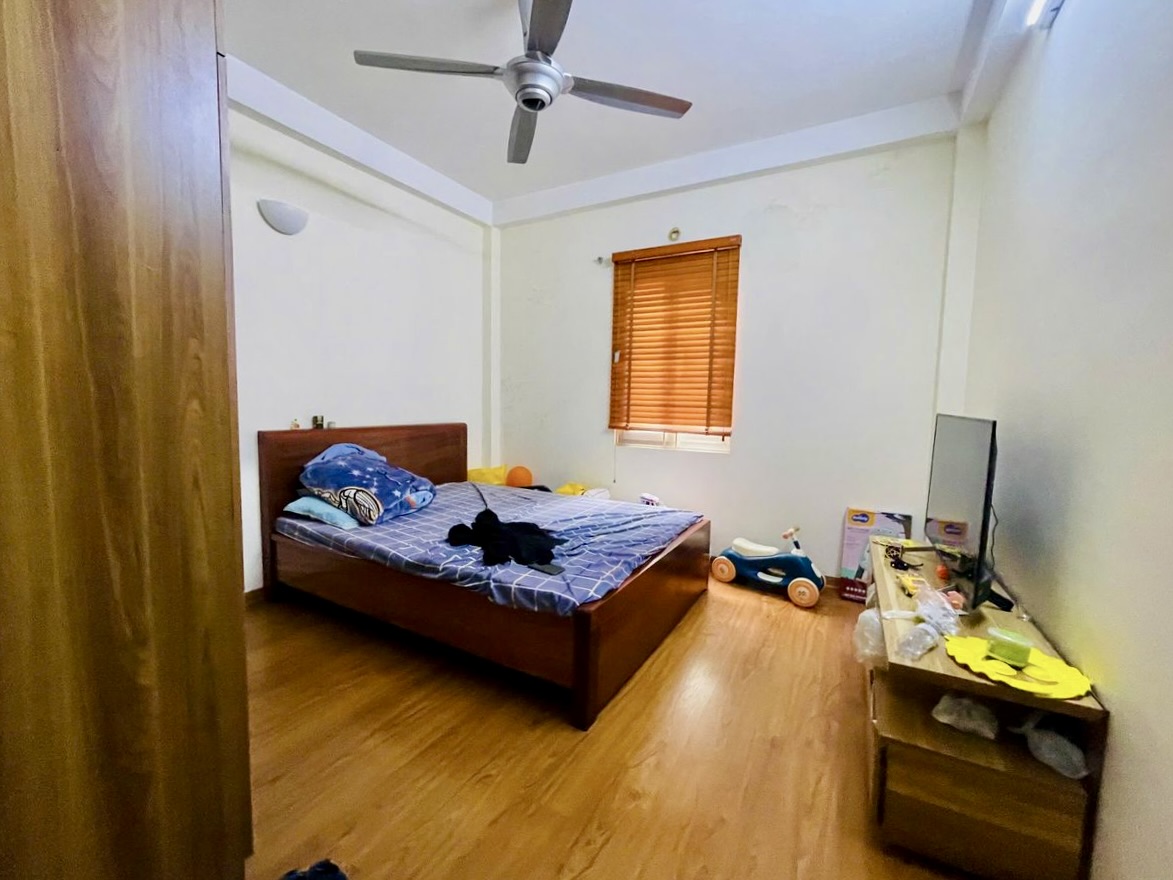 Bán nhà Nguyễn Đình Hoàn, Cầu Giấy, 45m2 x 5 tầng, 6 ngủ, 2 thoáng, ngõ nông, giá 13.99 tỷ