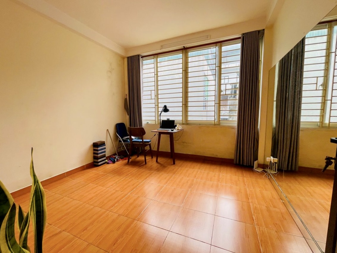 Bán nhà Nguyễn Đình Hoàn, Cầu Giấy, 45m2 x 5 tầng, 6 ngủ, 2 thoáng, ngõ nông, giá 13.99 tỷ