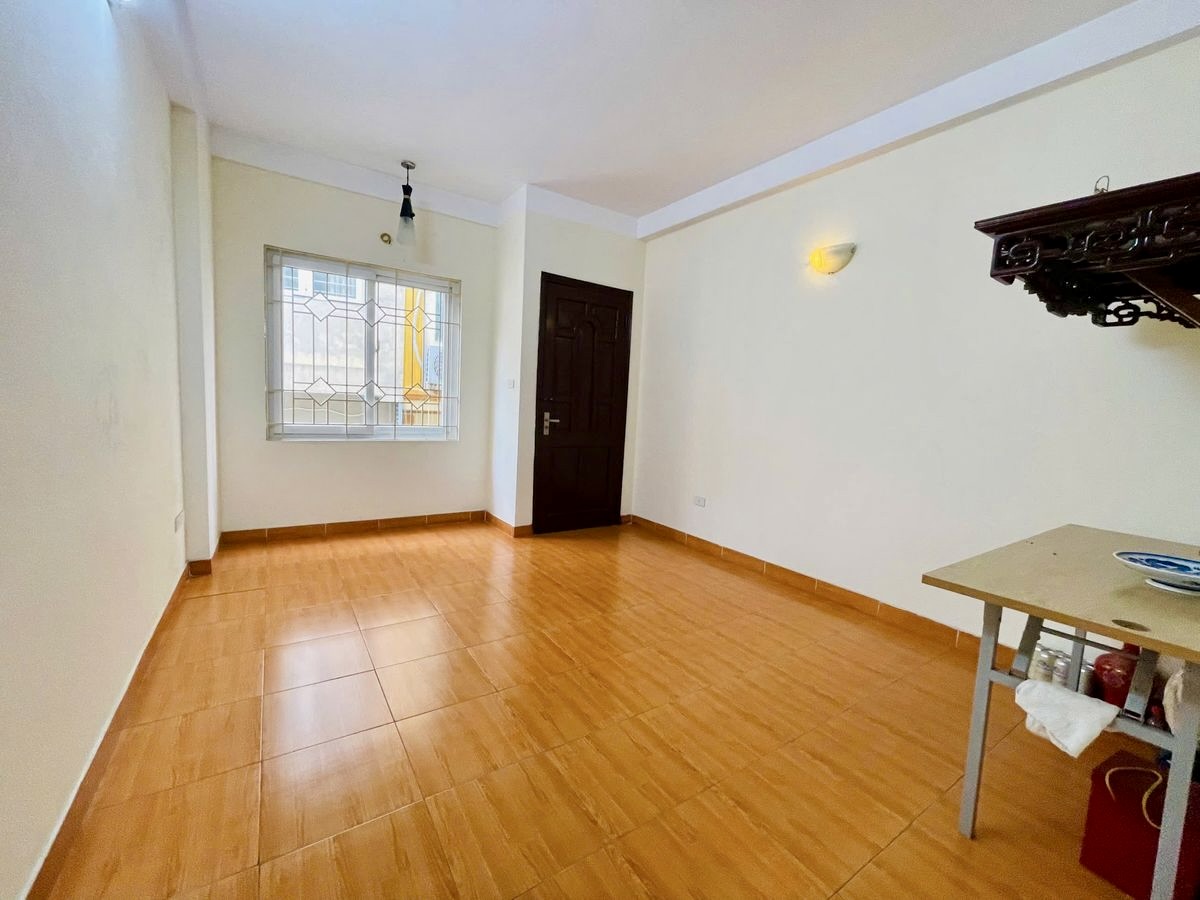 Bán nhà Nguyễn Đình Hoàn, Cầu Giấy, 45m2 x 5 tầng, 6 ngủ, 2 thoáng, ngõ nông, giá 13.99 tỷ