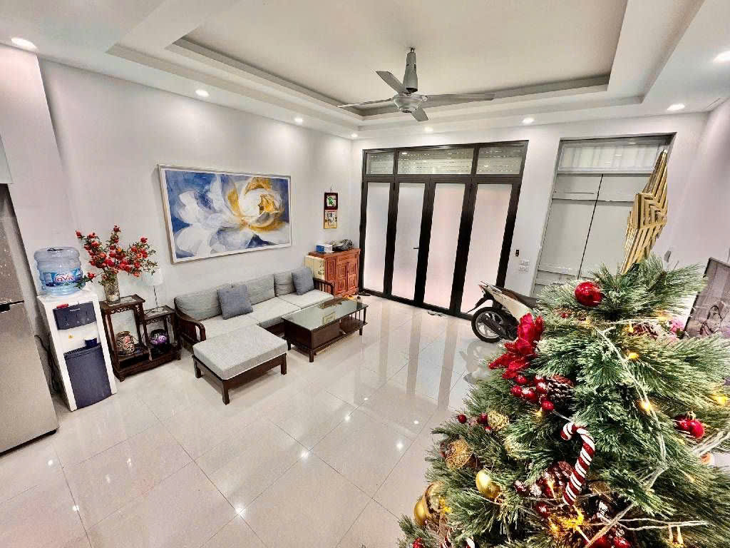 Bán nhà Dương Văn Bé 5 tầng long lanh dân xây kinh doanh nhỏ 30m ra phố Hai Bà Trưng