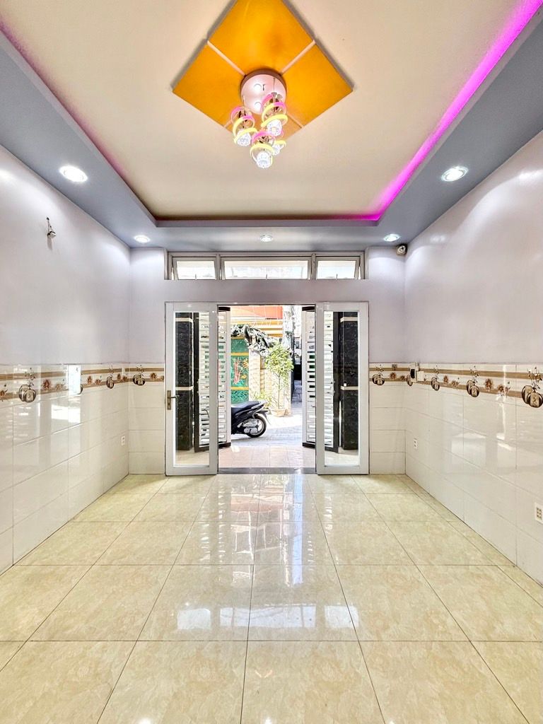 Bán nhà hẻm 6m Phạm Văn Hai, 44m2, 4m x 11.5m, 3 tầng, 4 ngủ, sổ vuông đẹp