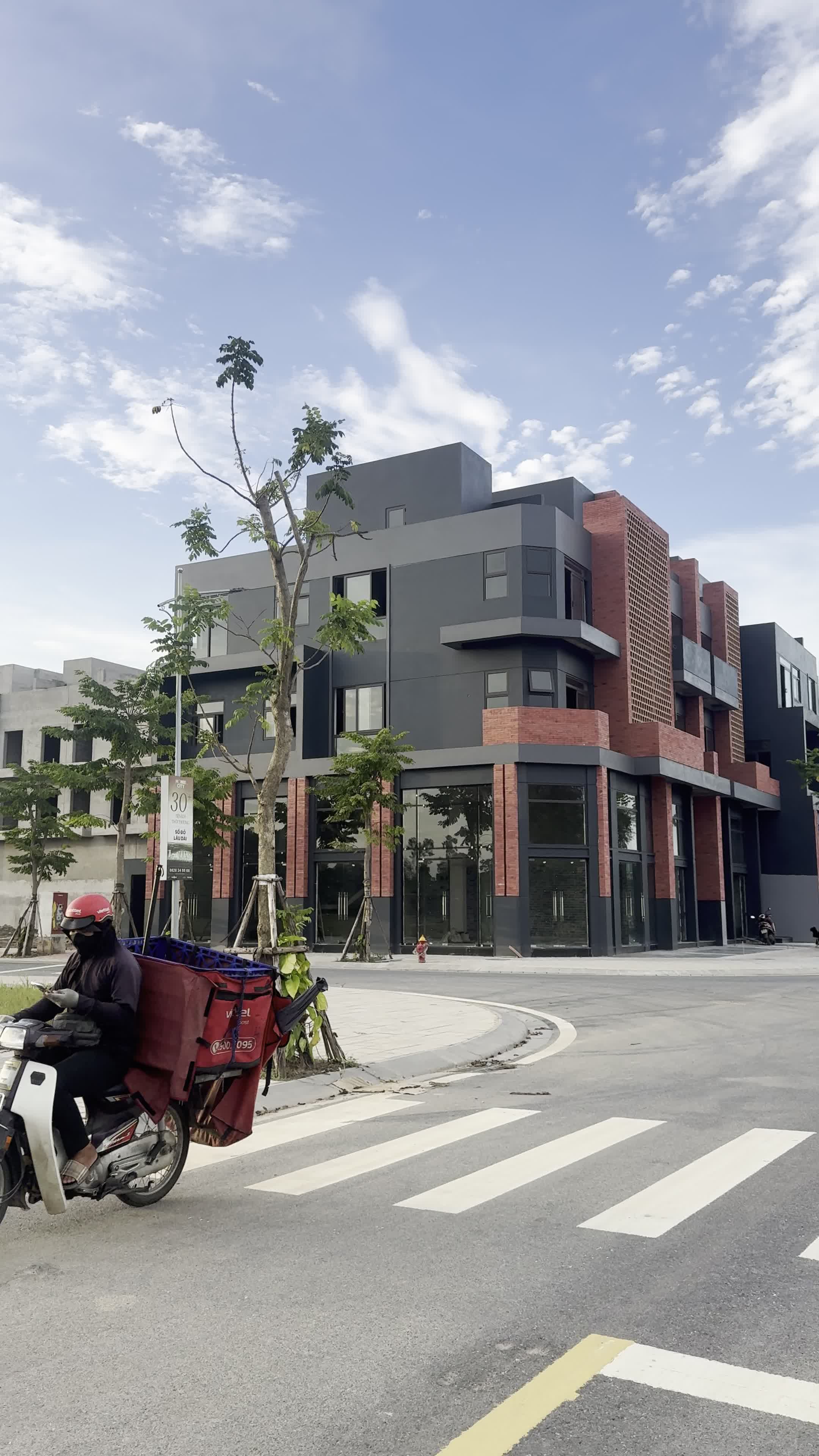 Nhà phố 3 tầng 1 tum đối diện nhà máy Samsung Thái Nguyên