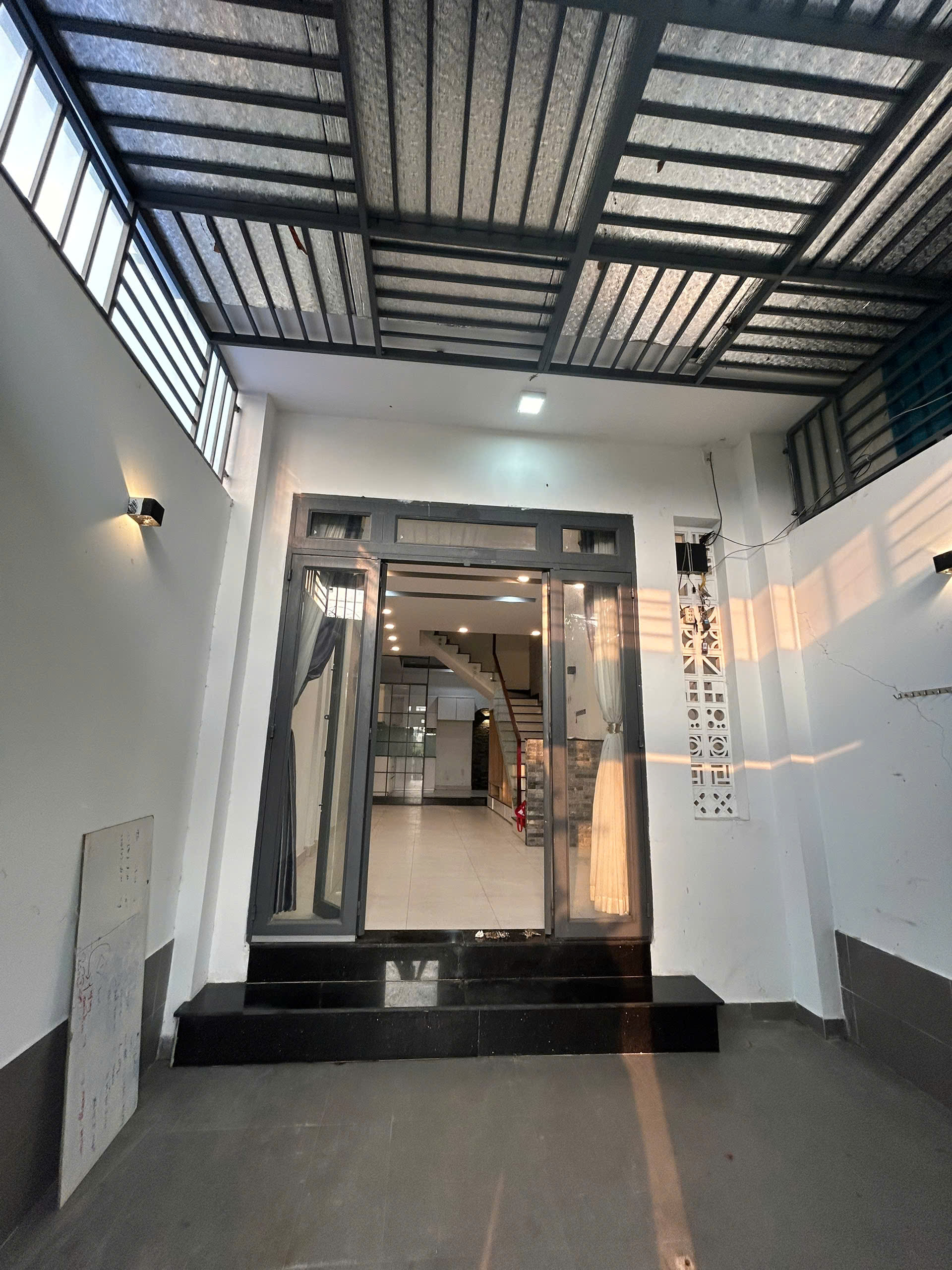 Cho thuê nhà đường 970 Nguyễn Duy Trinh, Phú Hữu, Quận 9