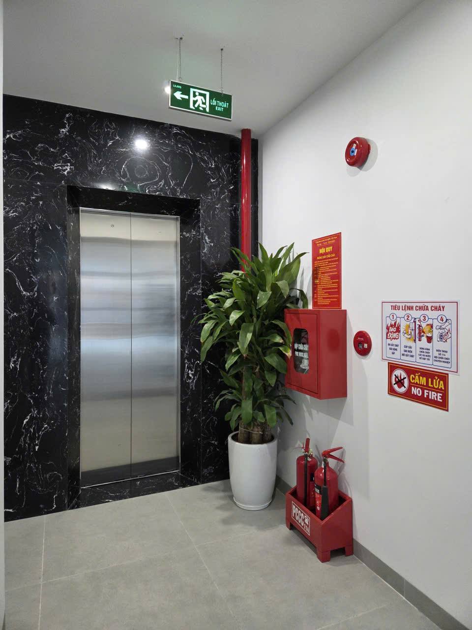 Bán nhà mặt ngõ ô tô tránh đường Nguyễn Khang, 80m2 - 9 tầng - thang máy