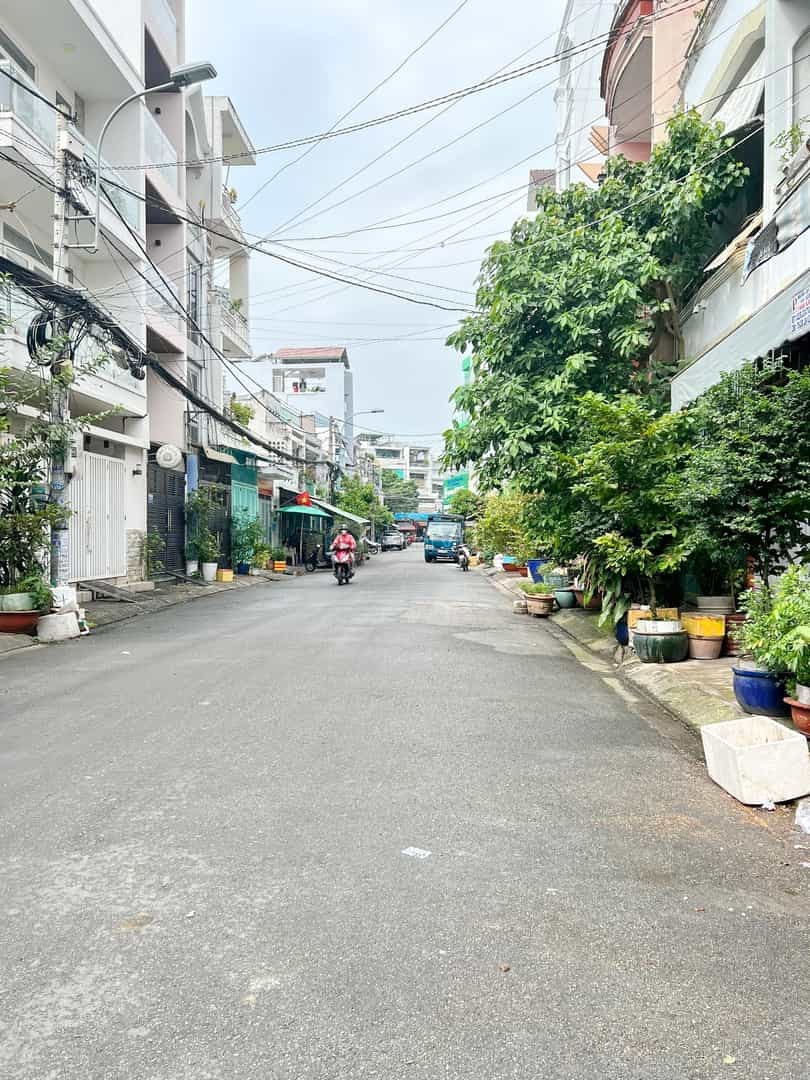 Bán nhà mặt tiền hẻm xe tải đường Âu Dương Lân, phường 2, quận 8