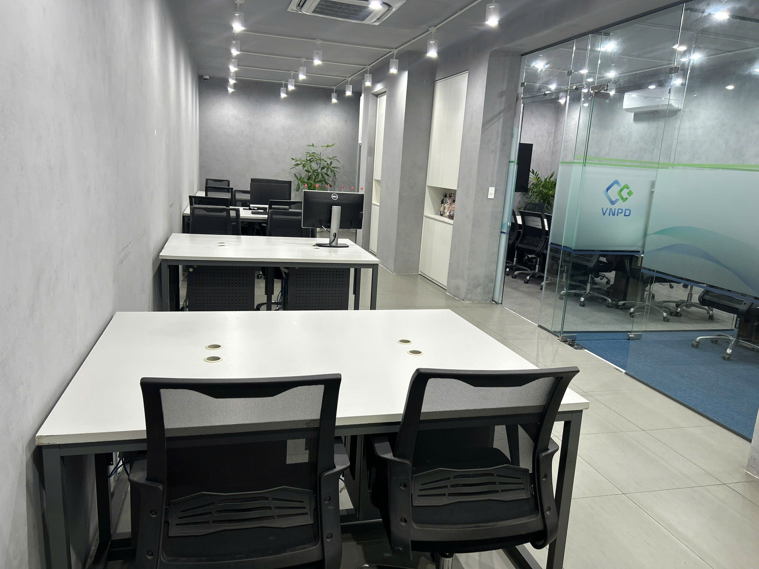 Bán nhà mặt tiền rộng, khu vực sầm uất, an toàn phòng cháy chữa cháy