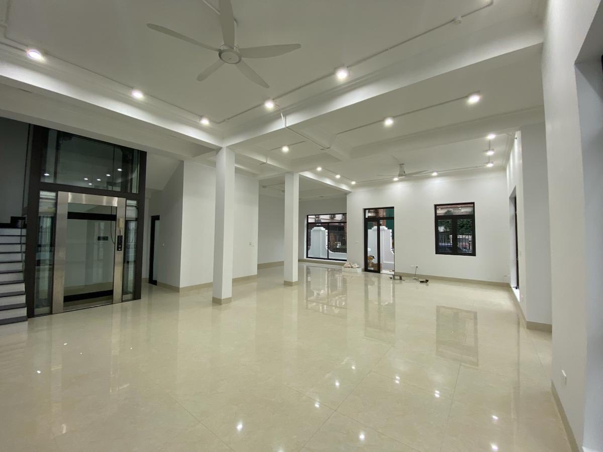 Bán biệt thự mặt phố Sa Đôi, Đại Mỗ, 210m2 xây 4 tầng, mặt tiền 15m