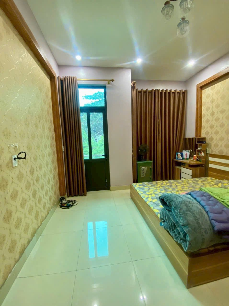 Bán căn nhà 4 tầng ngõ oto đường Lê Thanh Nghị, 60m2, mặt tiền 4m, 3 ngủ, 3 vệ sinh, giá 3.85 tỷ