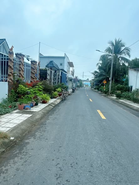 Bán đất mặt tiền đường kênh 304, cách Chợ Chùa 150m