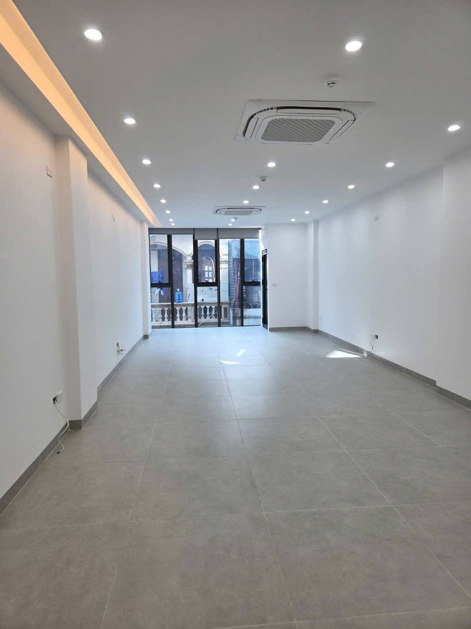 Bán nhà mặt ngõ thông đường Nguyễn Khang, 80m2, 9 tầng, thang máy, thông sàn