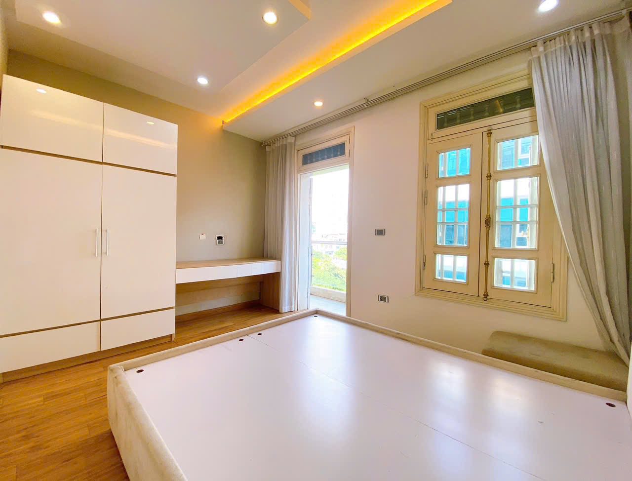 Bán tòa nhà căn hộ dịch vụ đường Lưu Hữu Phước - 195m2 - 9 tầng - thang máy