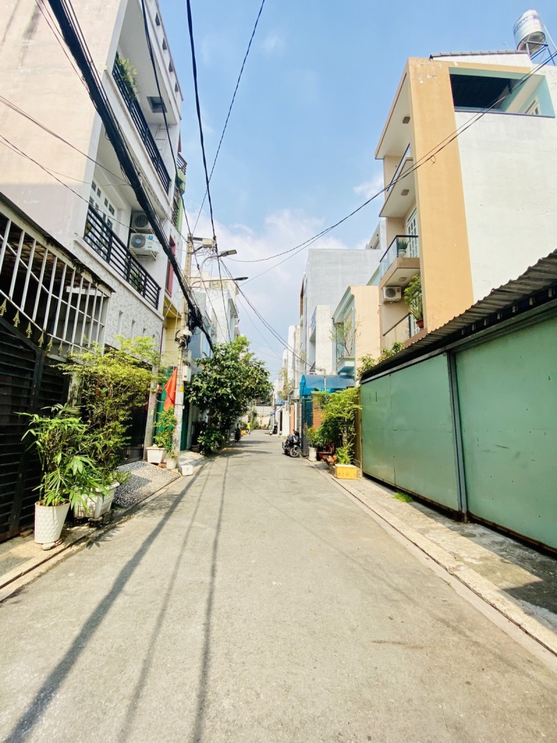 Bán nhà gần siêu thị Aeon Tân Phú, 70m2, 4 tầng, 5 phòng ngủ, giá tốt cho anh chị