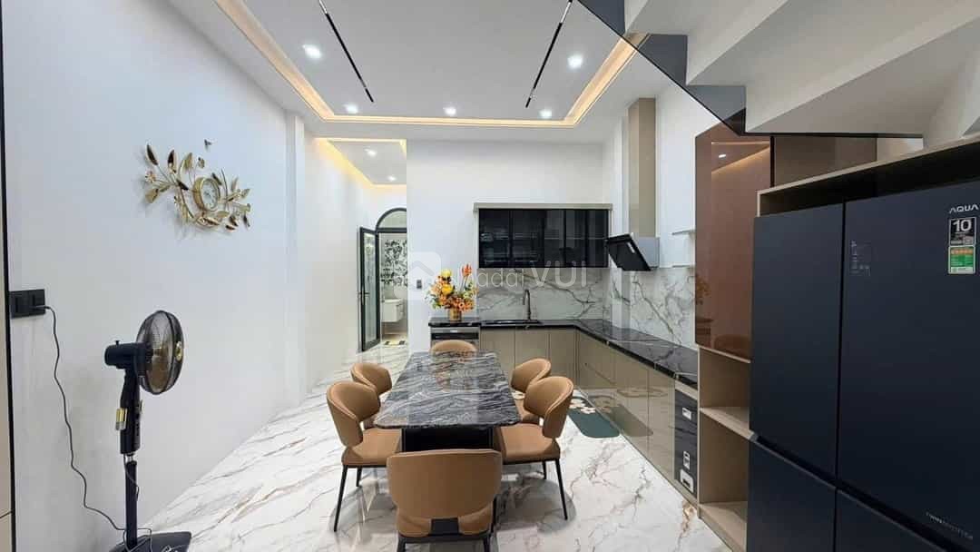 Nhà sổ hồng riêng, hông công đầy đủ, sang tên công chứng được ngay