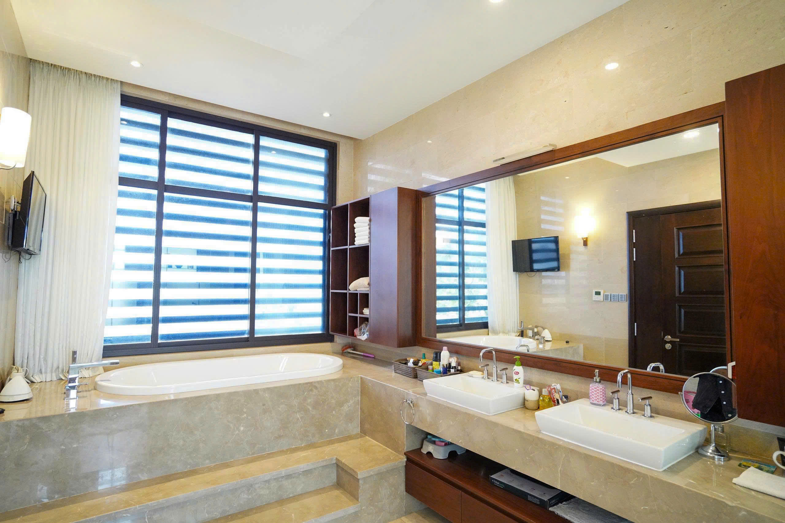 Bán biệt thự Euro Village 900m2, vị trí tuyệt đẹp view sông Hàn, full nội thất