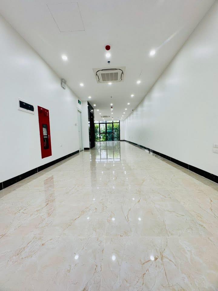 10 tầng mặt phố Giảng Võ đối diện Vingroup 90 tỷ 2 mặt trước sau