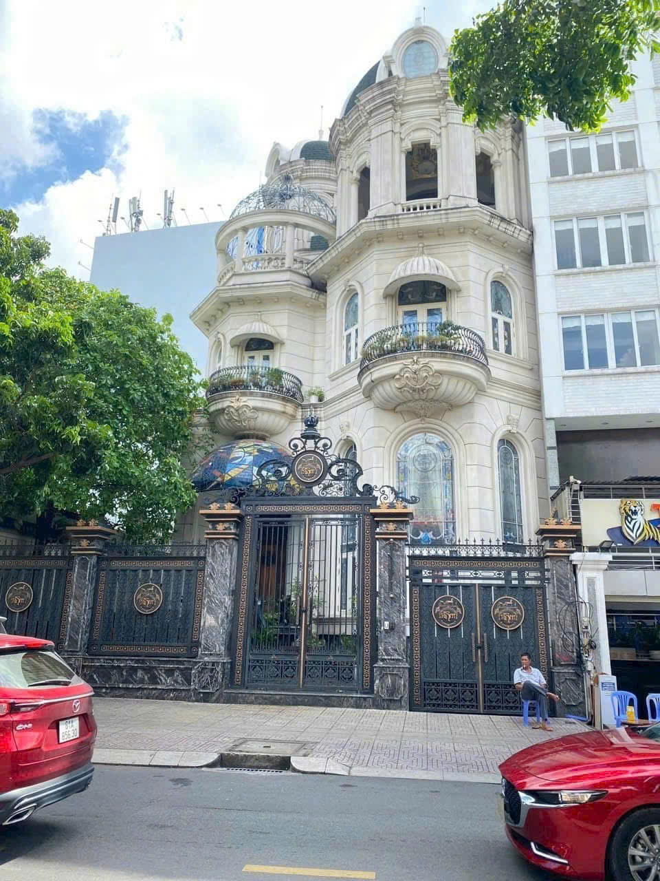 Bán biệt thự ngay Hoàng Hoa Thám, phường 13, quận Tân Bình, diện tích 136m2, giá bán 23 tỷ