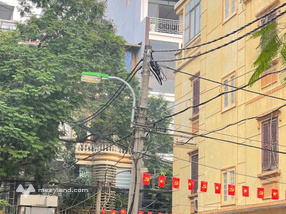 Cho thuê nhà nguyên căn 6 tầng, thang máy, mặt phố Hoa Bằng, giá thuê 20 triệu