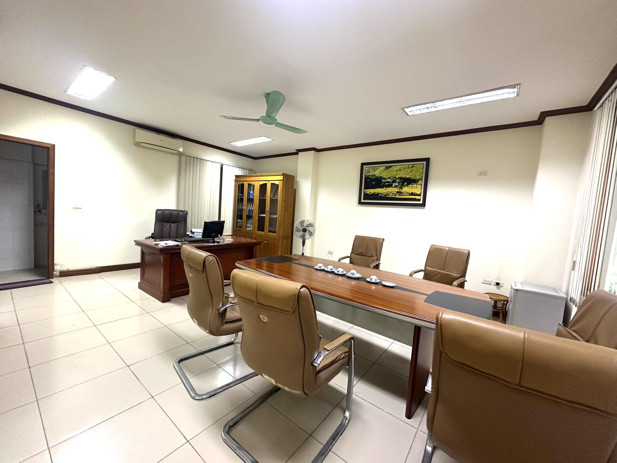 Bán nhà liền kề đường Vạn Phúc, 130m2 - 8 tầng, thang máy, lô góc, kinh doanh