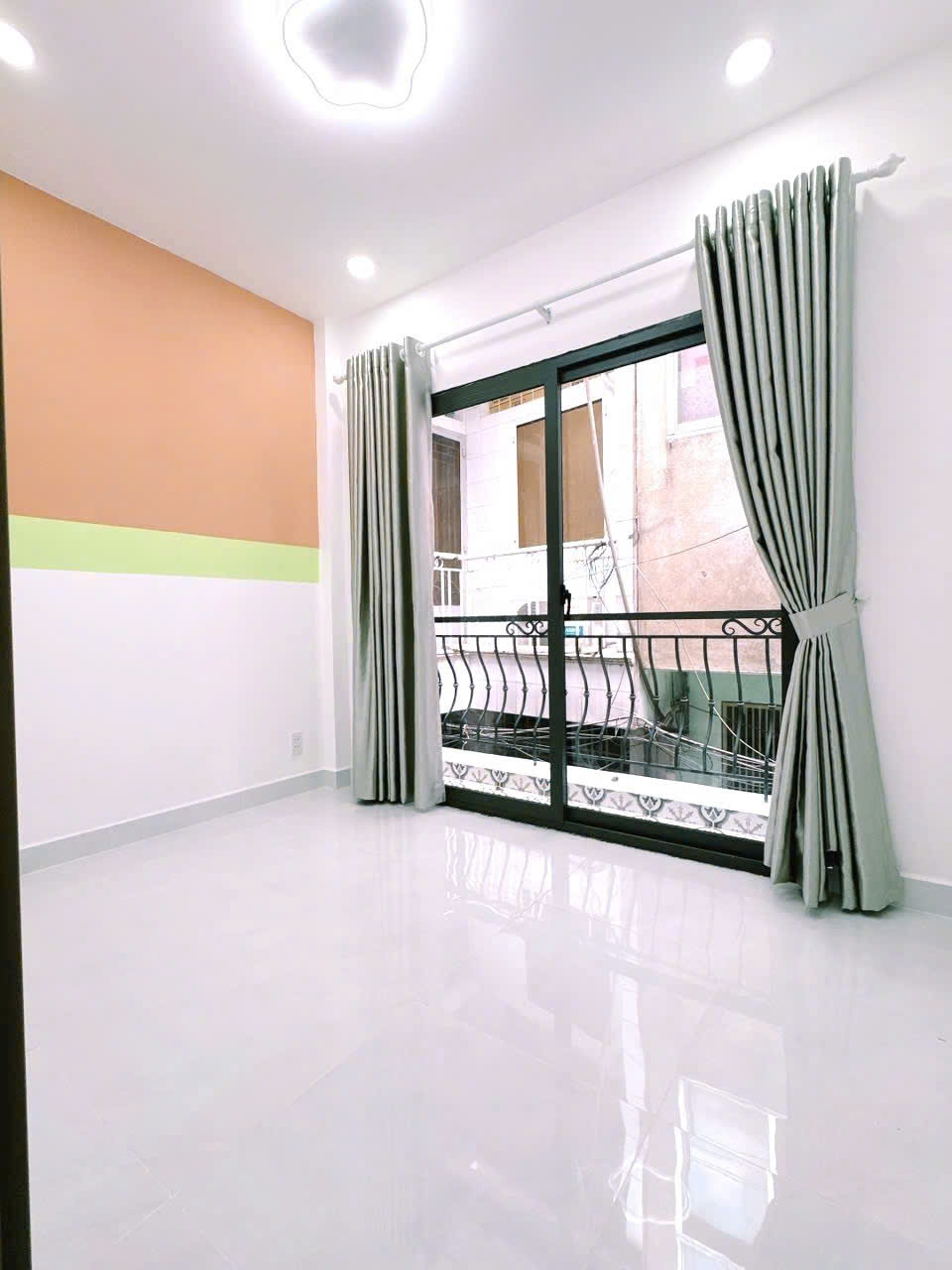 Nhà 3 tầng, 3 ngủ, gần Sacombank Lạc Long Quân, Tân Bình, giá 3,45 tỷ