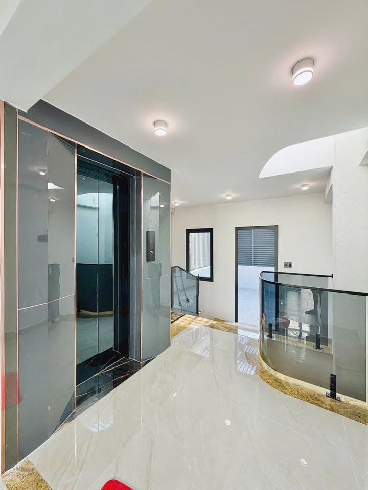 Bán siêu phẩm xây mới 72m2, 5 tầng thang máy xây mới ngay khi vip gần Cityland, Lotte hẻm 6m thông