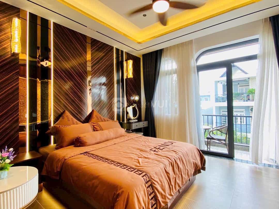 Nhà tọa lạc tại khu Vip quận Phú Nhuận, gần chợ, trường học, bệnh viện, trung tâm thương mại