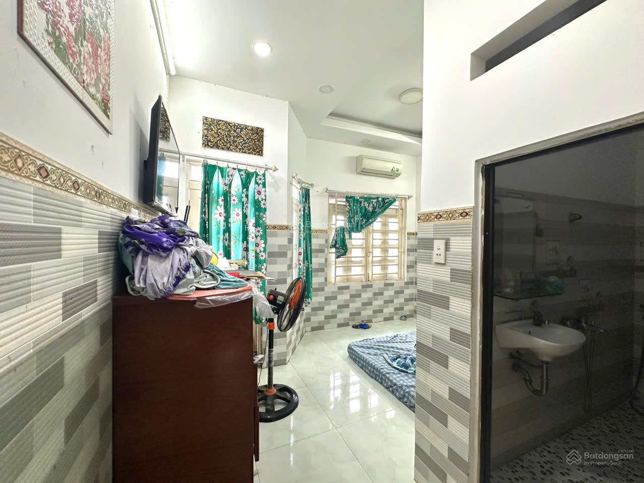 Nhà 3 lầu, cần bán gấp - giá ngộp