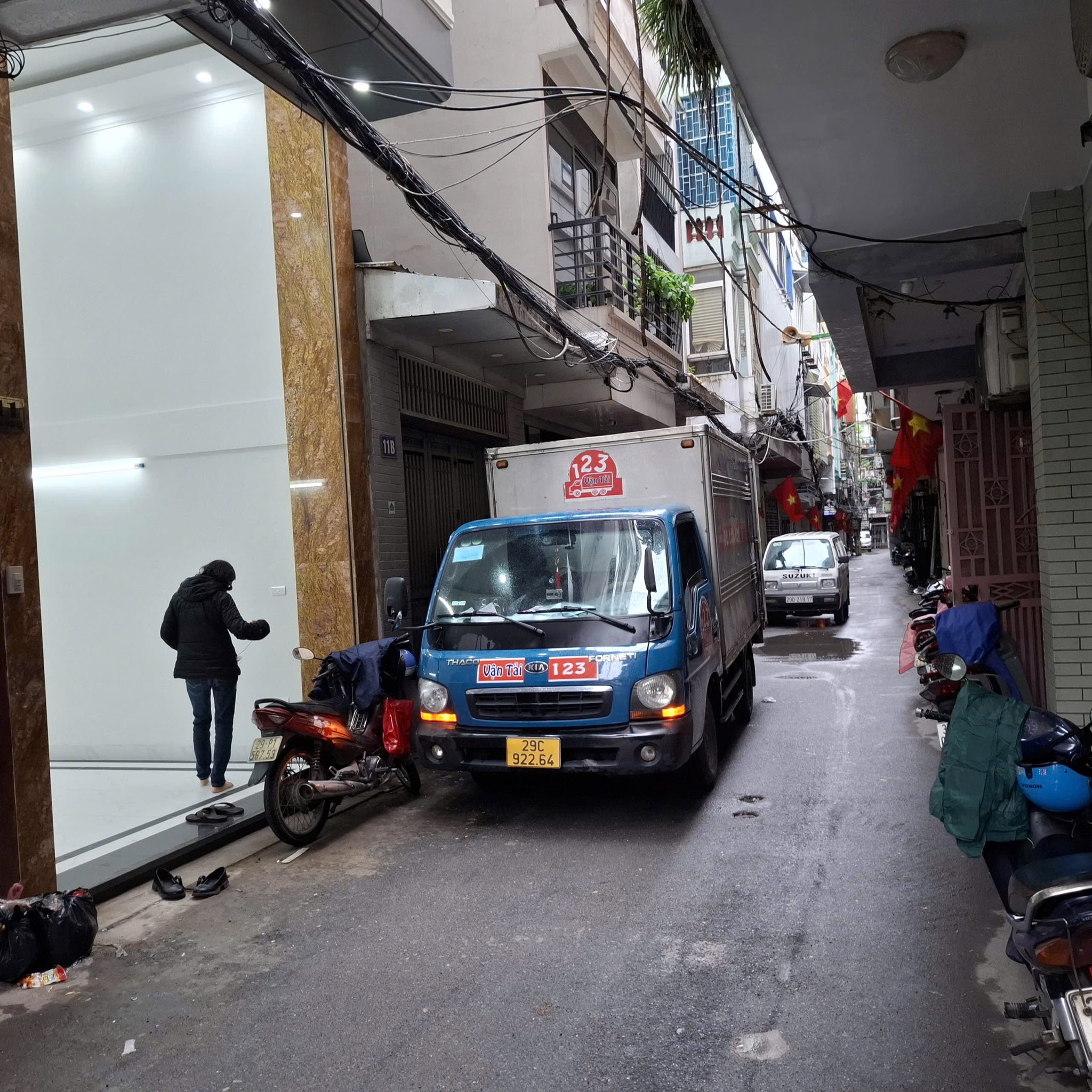 Bán nhà mặt ngõ thông - ô tô đỗ cửa đường Nguyễn Xiển 70m2 - 6 tầng - thang máy