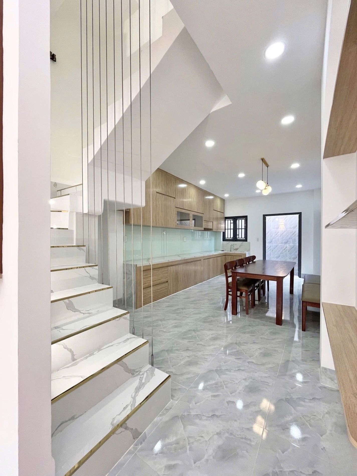 Nhà Dương Văn Dương, 75m2 nở hậu 8m, 4 tầng mới đẹp, tặng full nội thất