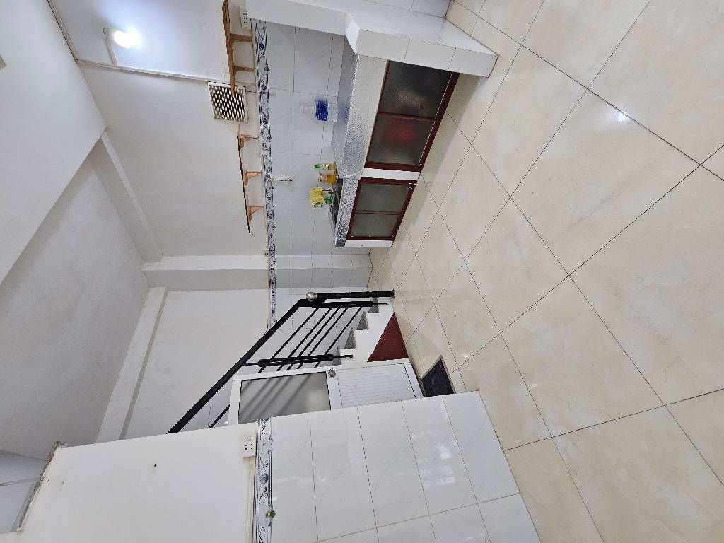 Nhà nằm ngay lõi trung tâm Bình Tân, sát hẻm xe tải, sát mặt tiền Kinh Dương Vương