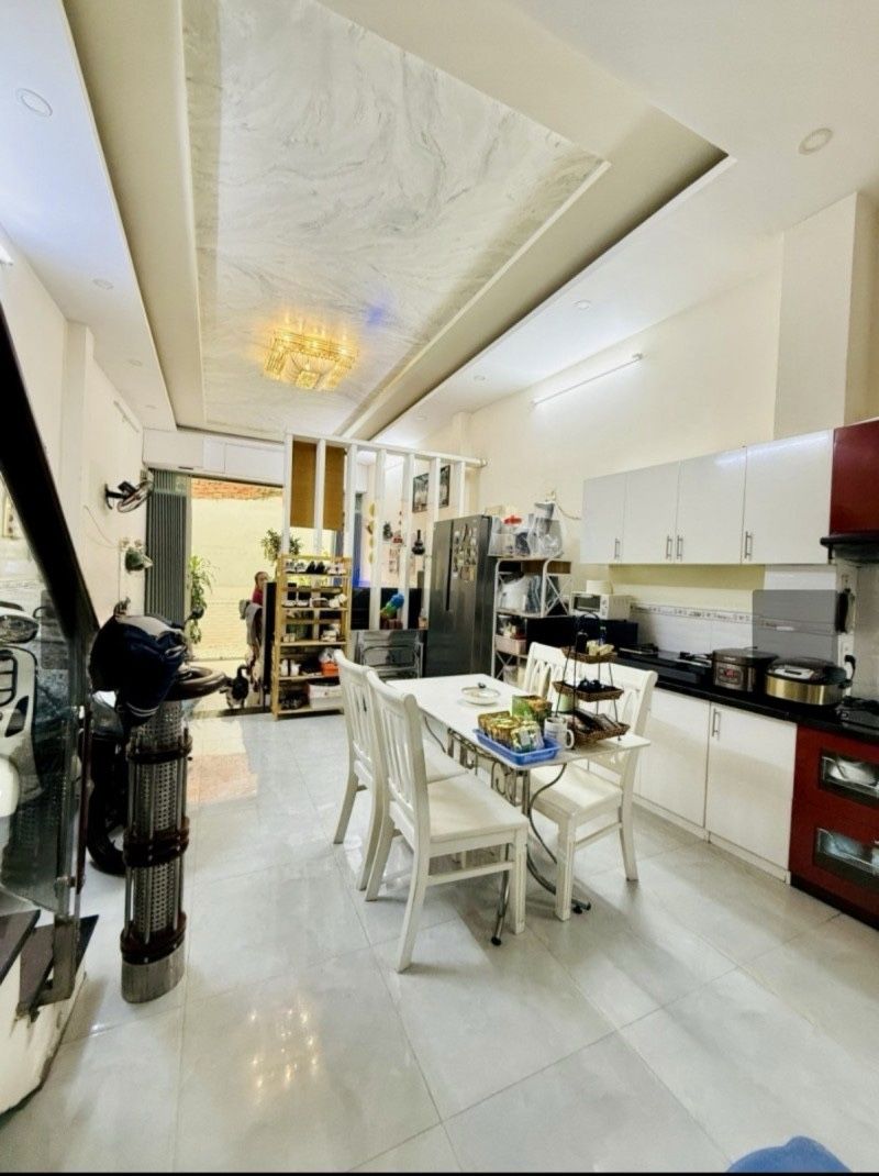 Nhà đường Tây Sơn, 54m2, 4 ngủ, 3 tầng có sân thượng, khu dân trí cao