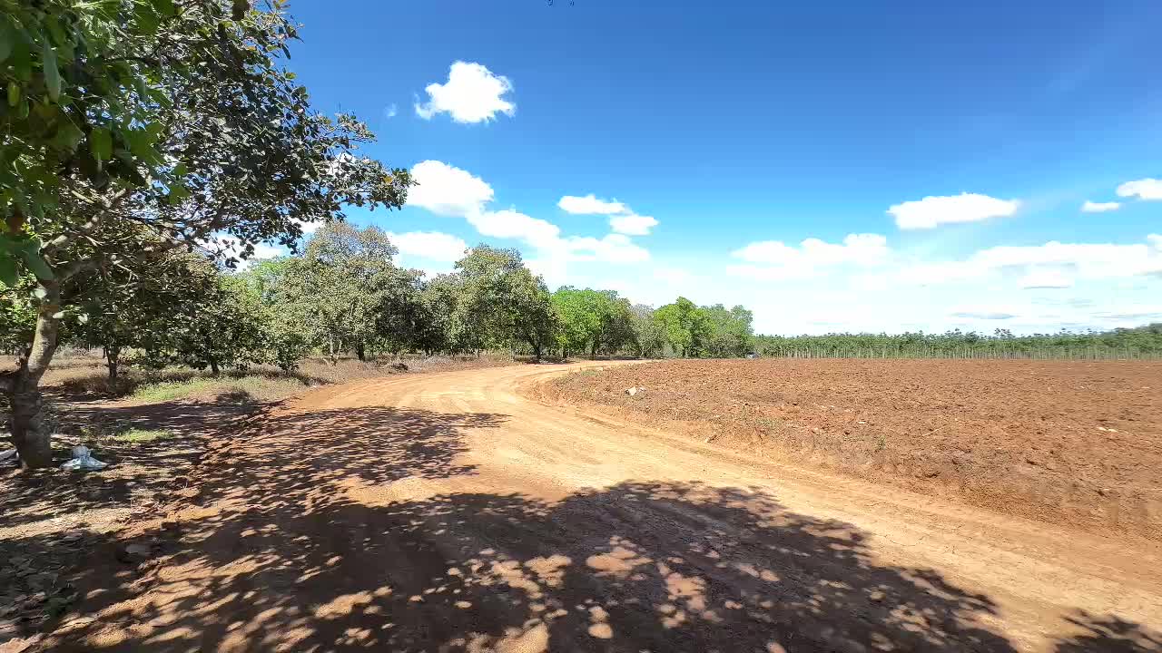 Bán lô đất ngay đường tuyến số 2 Xuyên Tâm, 3307m2, giá 300 triệu