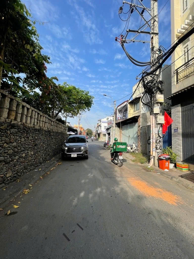 Nhà 4 tầng, hẻm 8m đường Tô Hiệu, 72m2, ngang 4m, dòng tiền 30 triệu/ tháng