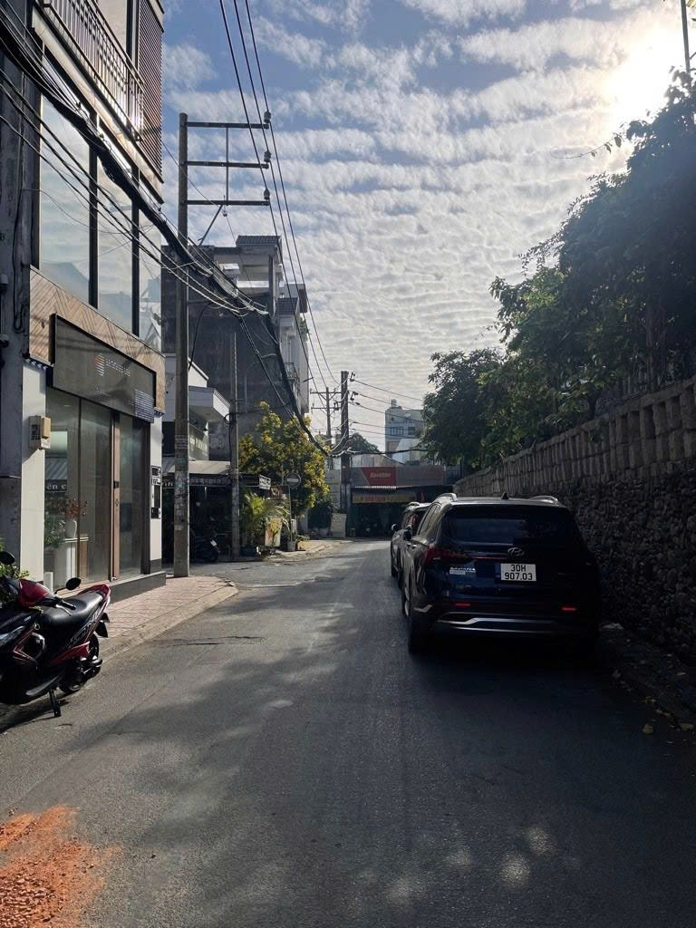 Nhà 4 tầng, hẻm 8m đường Tô Hiệu, 72m2, ngang 4m, dòng tiền 30 triệu/ tháng